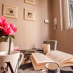 Joivy Sophisticated 2 Bedroom Loft For 4 Mailand