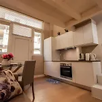 Joivy Sophisticated 2 Bedroom Loft For 4 Apartment Mailand