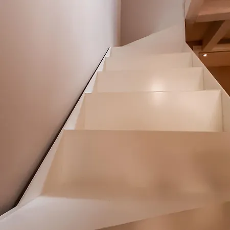Joivy Sophisticated 2 Bedroom Loft For 4