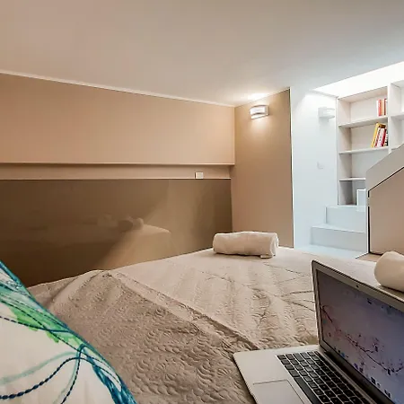 Joivy Sophisticated 2 Bedroom Loft For 4 Apartment Mailand