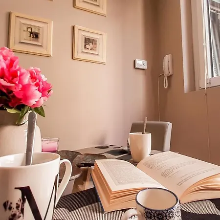Joivy Sophisticated 2 Bedroom Loft For 4 ميلان